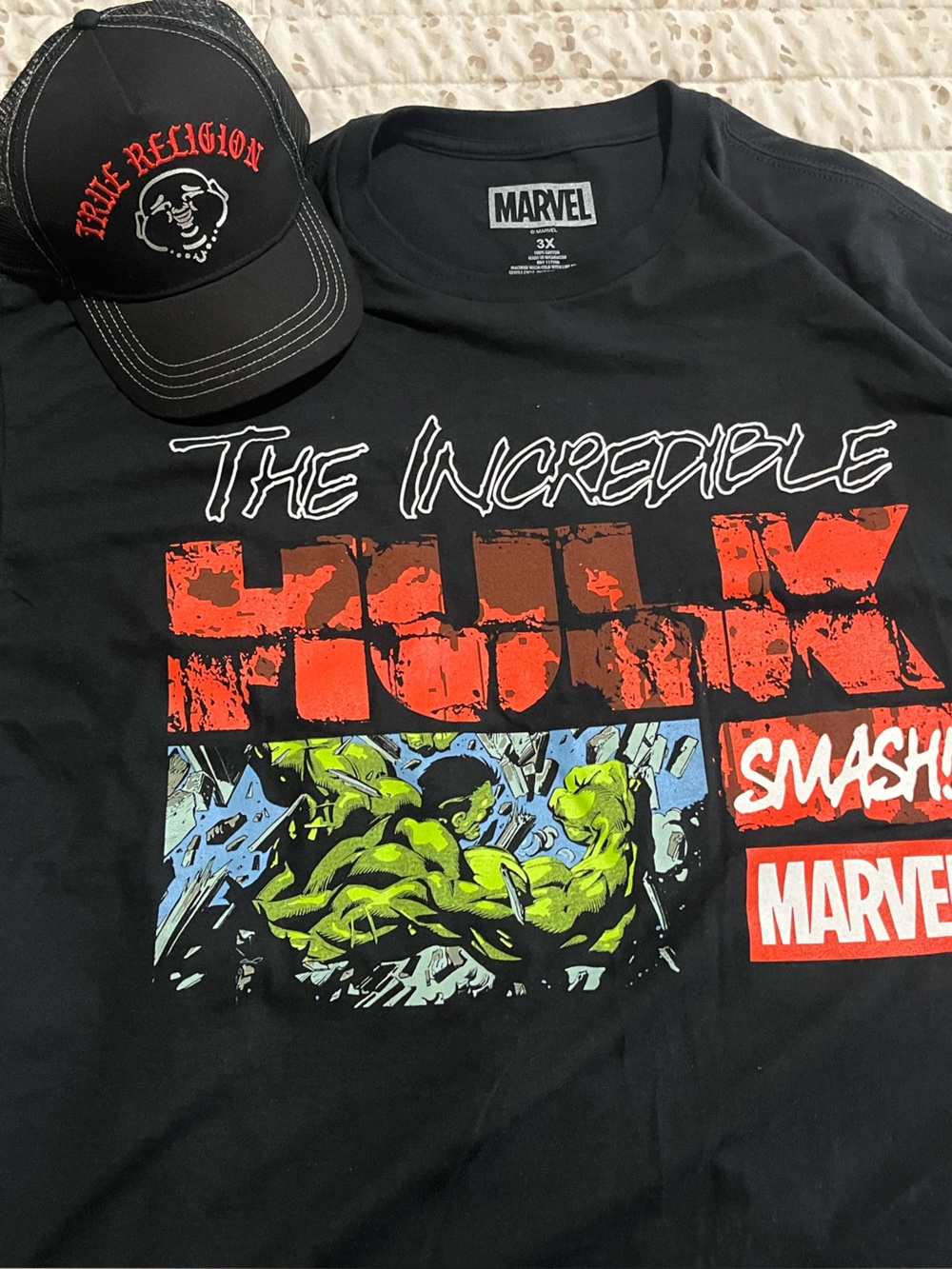 Marvel The Incredible Hulk Graphic Tee - Black with Red and Green Print